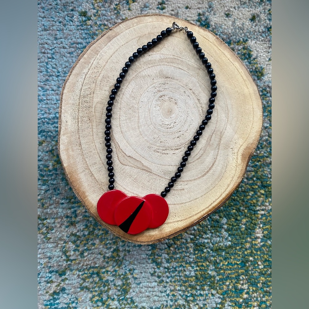 Vintage 80/90s red black beaded enamel necklace